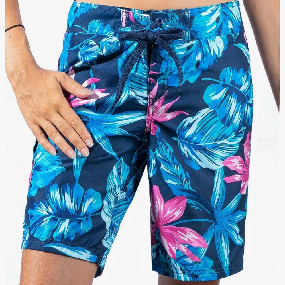 Kanu Surf Women's Marina Swim Board Short
UPF 50+ women’s 14 NWT